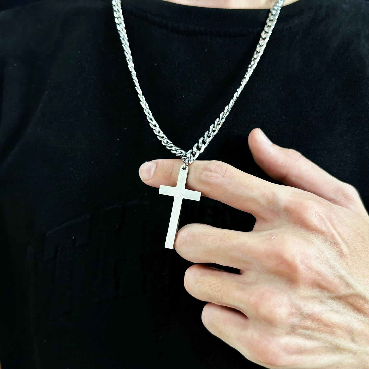 ELEGANCE CROSS NECKLACE